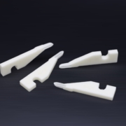 Vier technische Bauteile: Keramik-Bieger